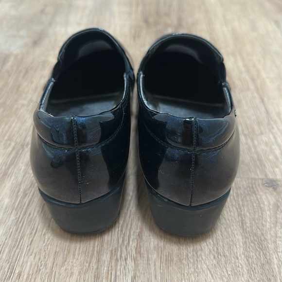 LIFESTRIDE | Women's Buzz Navy Faux Patent Slip On Memory Foam Loafers - Picture 4 of 6